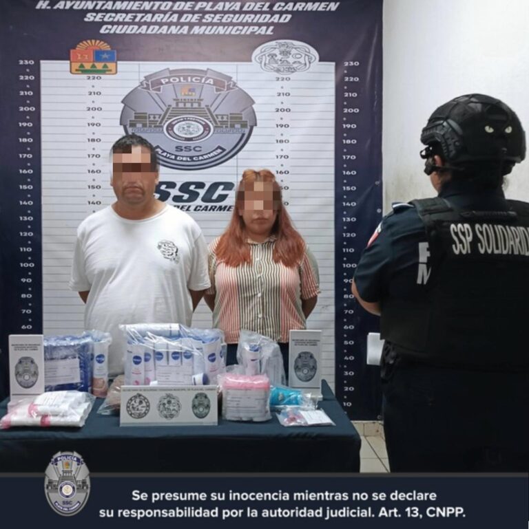 Detienen a pareja por presunto robo a comercio en Playa del Carmen
