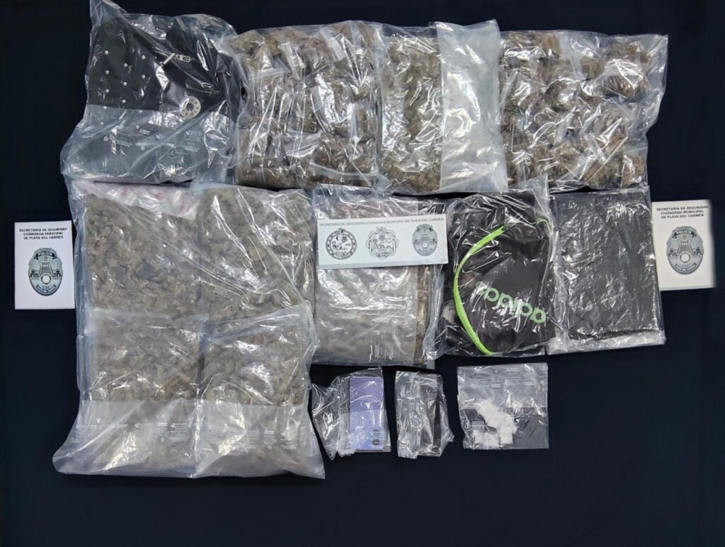 Detienen a dos hombres con presunta droga en el fraccionamiento Pescadores II de Playa del Carmen