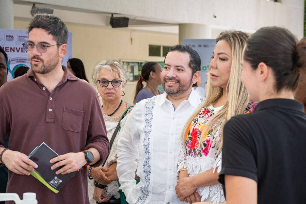 Canacintra nacional y la PPA de Quintana Roo firman convenio de colaboración en el marco del Día Mundial del Medio Ambiente

En el marco del Día Mundial del Medio Ambiente y durante la realización del Foro Cero Residuos, se llevó a cabo la firma de un convenio de colaboración entre la Cámara Nacional de la Industria de Transformación (CANACINTRA) y la Procuraduría de Protección al Ambiente del Estado de Quintana Roo (PPA), con el objetivo de fortalecer las estrategias conjuntas en favor del desarrollo sustentable y la gestión responsable de residuos industriales. 

El convenio fue suscrito por el Procurador de Protección al Ambiente del Estado de Quintana Roo, Alonso Fernández Lemmen Meyer, y en representación de CANACINTRA Nacional, por la Lic. Mónica de Jesús Pérez Morales, Vicepresidenta Nacional de Desarrollo Sustentable y Responsabilidad Social. En representación del Gobierno del Estado, acudió el Secretario de Ecología y Medio Ambiente, Lic. Óscar Alberto Rébora Aguilera, quien destacó la importancia de sumar esfuerzos con el sector industrial para construir un futuro más sostenible en Quintana Roo. 

La Delegación de CANACINTRA Playa del Carmen participó activamente en este importante acto. José Luis Acosta Quian, presidente de la delegación, subrayó el compromiso local con la agenda ambiental: 

"Nos sumamos con total convicción a esta iniciativa que busca armonizar el crecimiento industrial con la protección de nuestro entorno. En Playa del Carmen, creemos firmemente que el desarrollo económico debe ir de la mano con la sostenibilidad." 

El convenio contempla acciones conjuntas de capacitación, asesoría técnica, promoción de buenas prácticas ambientales y cumplimiento de normativas en beneficio de las empresas afiliadas, tanto a nivel local como nacional. 

Con esta firma, se sientan las bases para una colaboración institucional que permitirá que la industria de Quintana Roo avance con responsabilidad hacia una economía circular, resiliente y comprometida con el medio ambiente.

