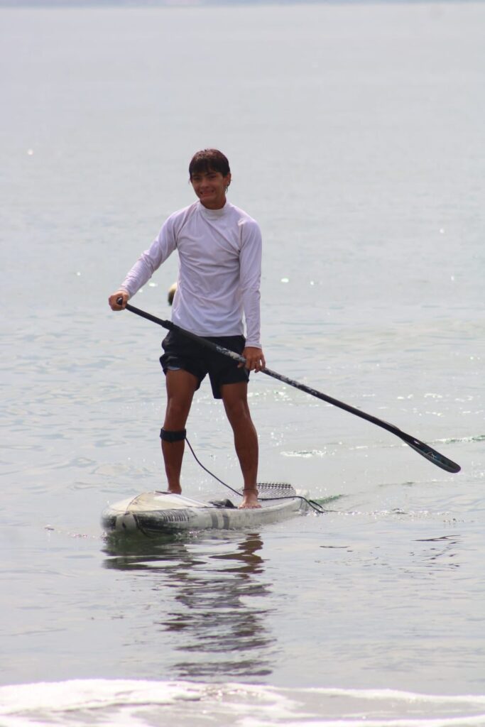 El surfista playense Ludhriq Atreyu conquista medalla de plata en la Olimpiada Nacional CONADE 2025
