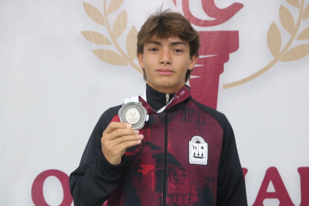 El surfista playense Ludhriq Atreyu conquista medalla de plata en la Olimpiada Nacional CONADE 2025