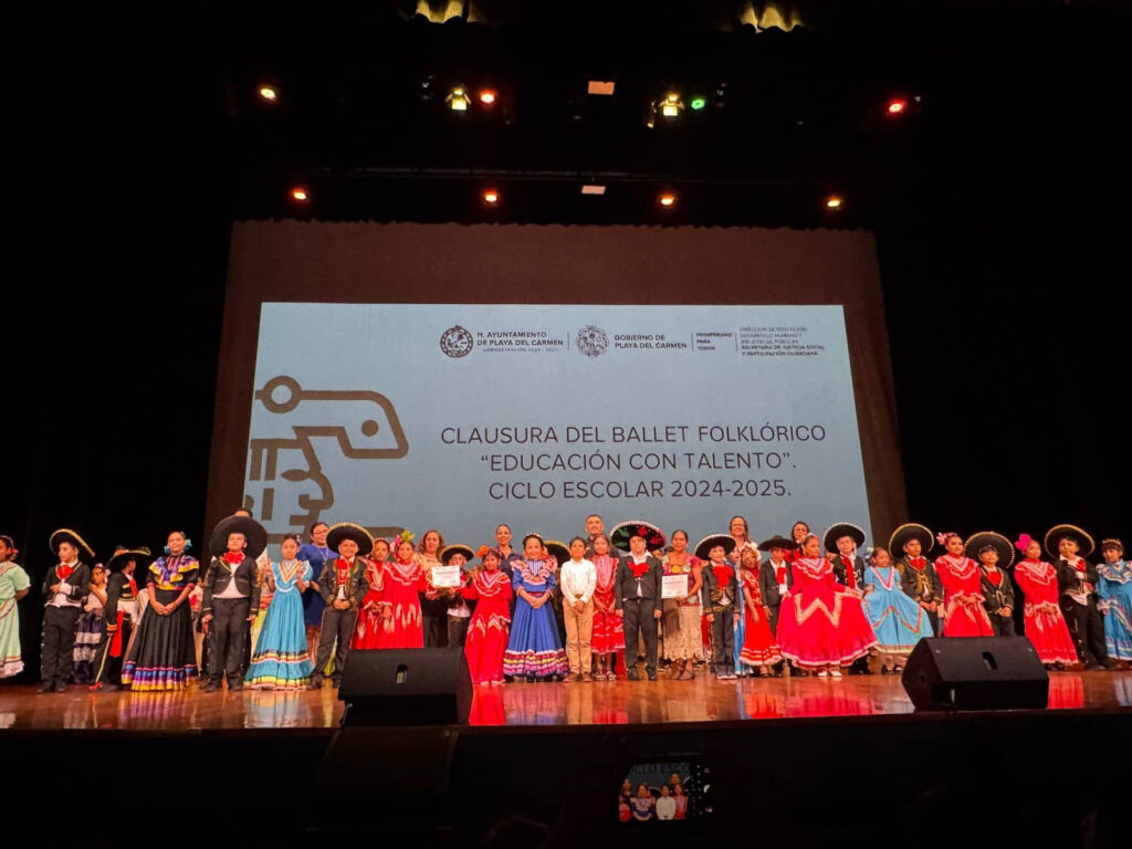Gobierno de Estefanía Mercado clausura, con festival folclórico, el programa “Educación con Talento” en Playa del Carmen