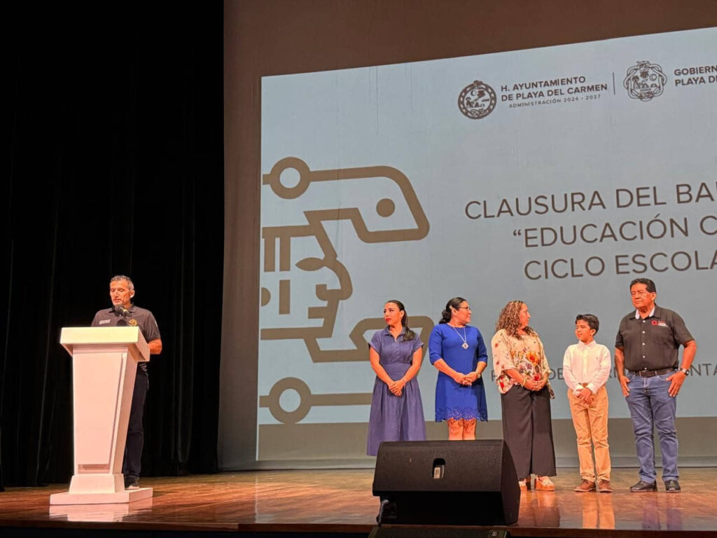 Gobierno de Estefanía Mercado clausura, con festival folclórico, el programa “Educación con Talento” en Playa del Carmen