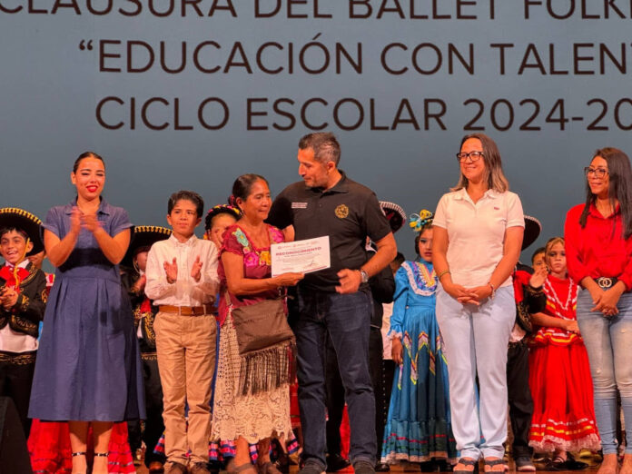 Gobierno de Estefanía Mercado clausura, con festival folclórico, el programa “Educación con Talento” en Playa del Carmen