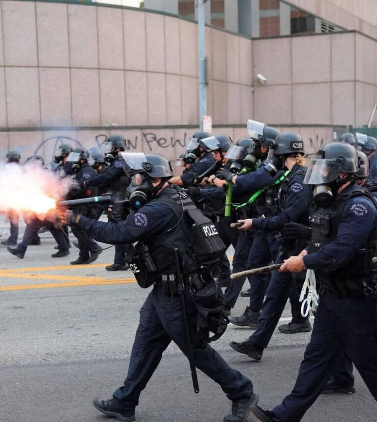Trump defiende despliegue de tropas y acusa a manifestantes de violencia e insurrección