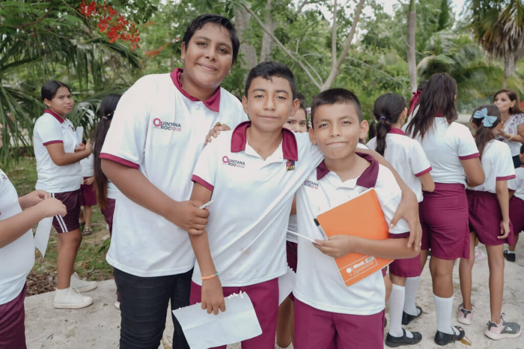 Al concluir el ciclo escolar 2024-2025, salen de vacaciones 285 mil 460 alumnas y alumnos de educación básica de escuelas públicas.
