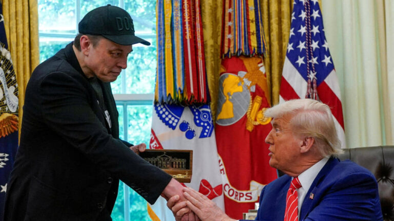 Musk amenaza a congresistas y Trump sugiere deportarlo: Tesla cae en bolsa