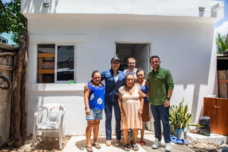 Supervisan Estefanía Mercado y Pablo Bustamante acciones de mejoramiento de vivienda en Playa del Carmen