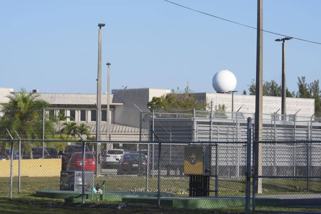 Redadas federales contra migrantes en California provocan enfrentamientos y detenciones