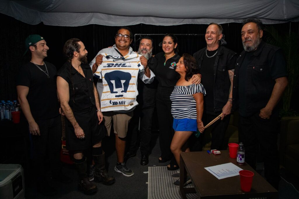 En la Plaza 28 de Julio35 mil personas vibran con Molotov en histórico concierto en Playa del Carmen. La noche de ayer...