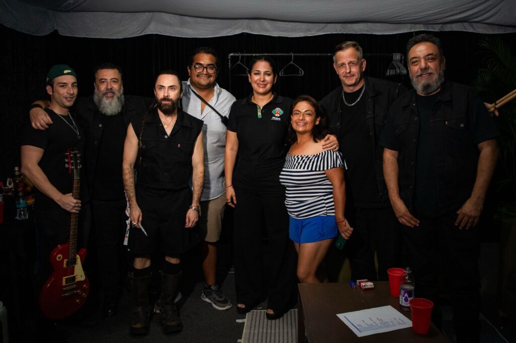 En la Plaza 28 de Julio35 mil personas vibran con Molotov en histórico concierto en Playa del Carmen. La noche de ayer...