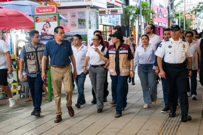 Estefanía Mercado encabeza recorrido con su gabinete en la Quinta Avenida