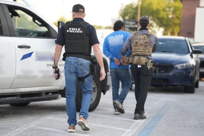 Polémica en EE.UU. por operativos masivos contra migrantes sin antecedentes penales