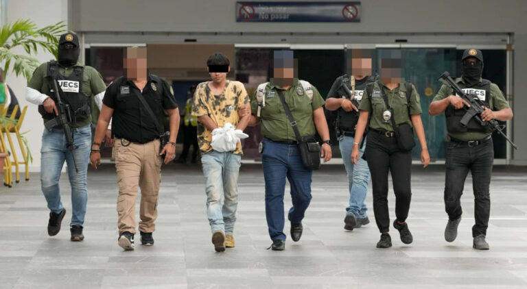 Detiene la Fiscalía General del Estado a Víctor Alfonso ‘N’ por secuestro exprés en Quintana Roo