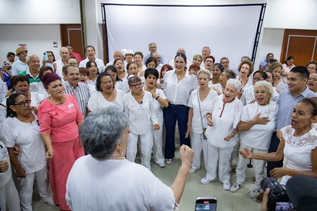 Estefanía Mercado celebra a las abuelitas y abuelitos: “Ustedes son el alma de Playa del Carmen”