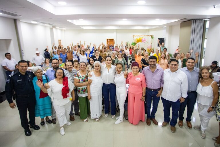 Estefanía Mercado celebra a las abuelitas y abuelitos: “Ustedes son el alma de Playa del Carmen”