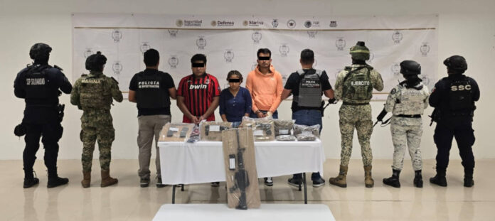 Capturan a 8 presuntos narcotraficantes en Playa del Carmen con apoyo de fuerzas federales