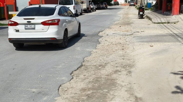 Aguakan debe reparar daños en avenida 40 tras obras inconclusas de drenaje sanitario en Playa del Carmen