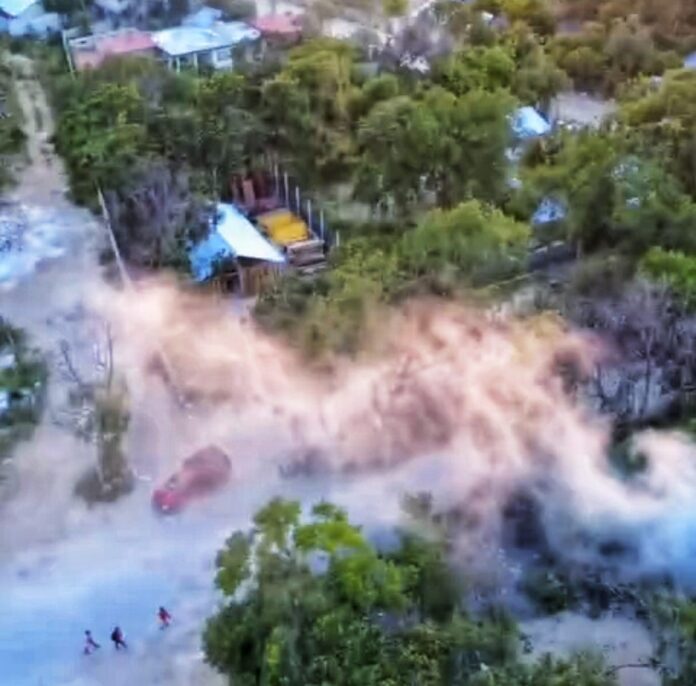 El colectivo Aire Limpio Playa volvió a denunciar quemas ilegales en la zona sur de Playa del Carmen. Vecinos acusan inacción de autoridades y exigen frenar la contaminación que afecta su salud y el medio ambiente.
