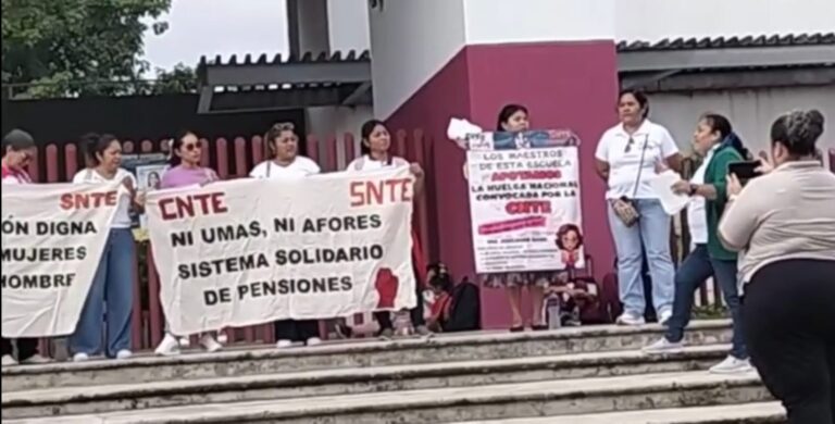 Docentes de la CNTE en Playa del Carmen se suman al paro nacional por un sistema digno de pensiones