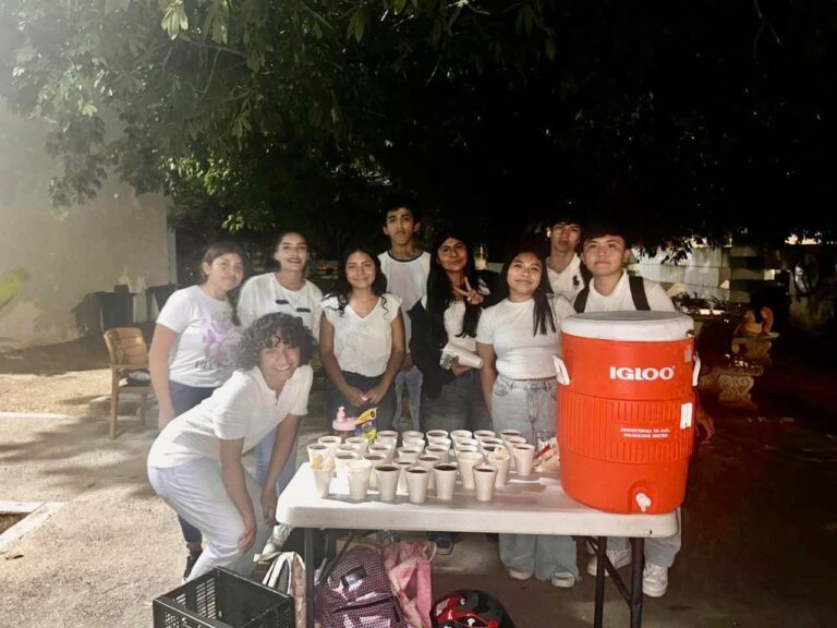 Universitarios donan alimentos al Hospital SESA y refuerzan la responsabilidad social en Playa del Carmen