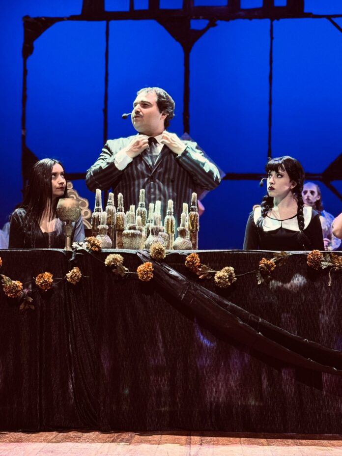 La icónica familia gótica cobra vida en el Teatro de la Ciudad de Playa del Carmen este noviembre