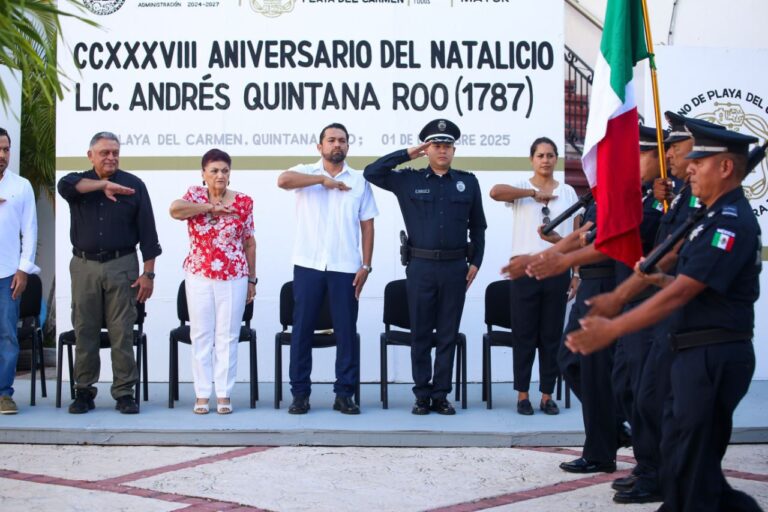 • En ceremonia cívica con motivo del 238 aniversario de su natalicio, se rindieron honores a la bandera y se entonaron los himnos Nacional Mexicano y de Quintana Roo