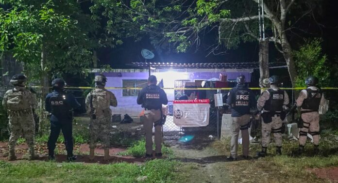 En el periodo del 28 al 30 de noviembre del año en curso, se ejecutaron cuatro órdenes de cateo, logrando la detención de tres personas y asegurándoles presuntos estupefacientes