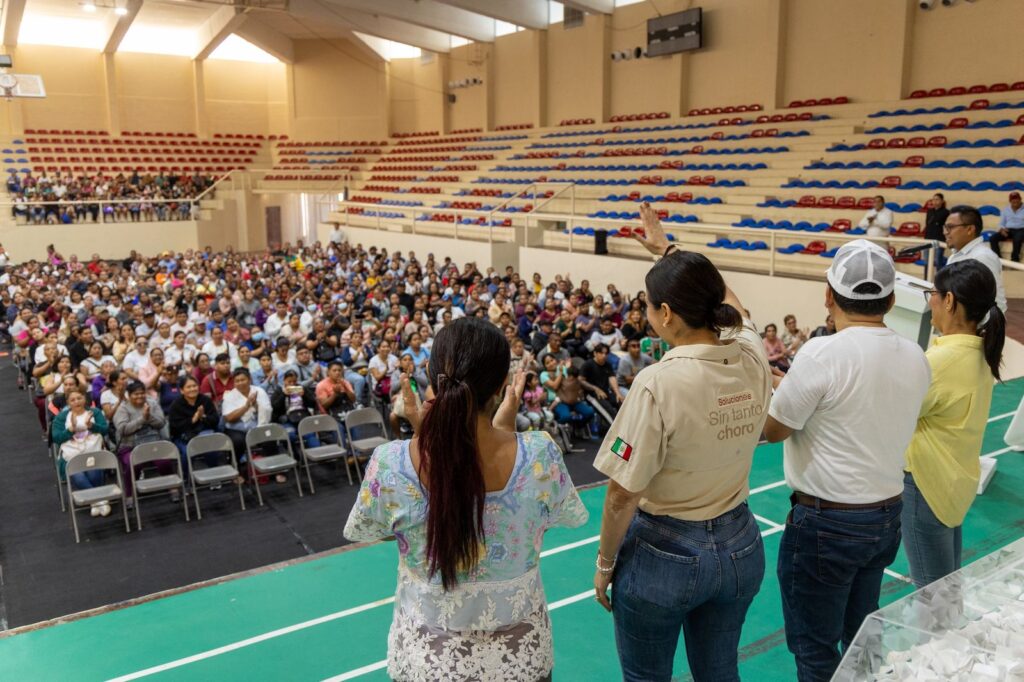 • El programa prioriza a mujeres jefas de familia, personas adultas mayores y jóvenes, promoviendo la justicia social y el desarrollo urbano ordenado